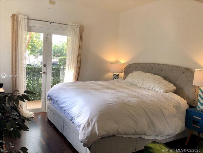 Building Photo - 227 Michigan Ave