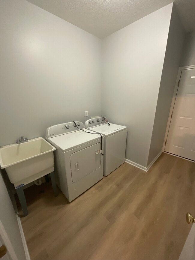Building Photo - 28862 Cullen Dr