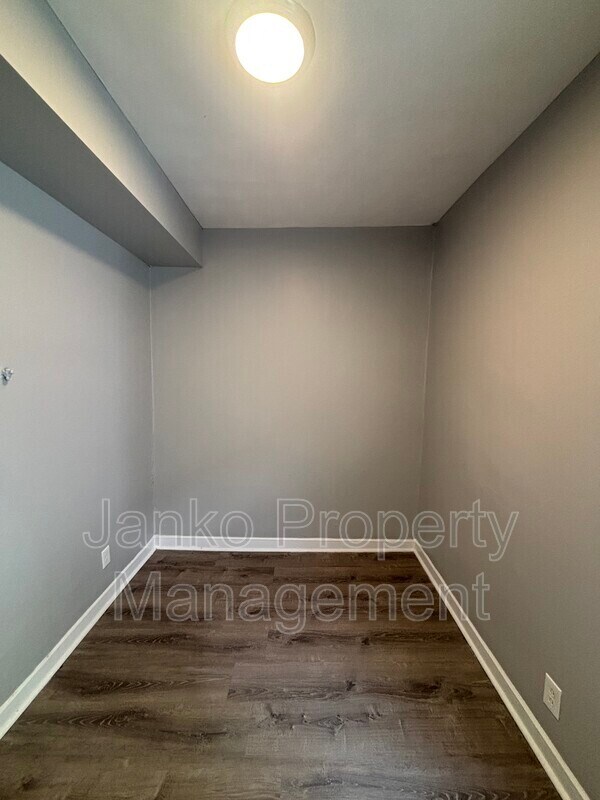 Building Photo - 7308 S Kenwood Ave