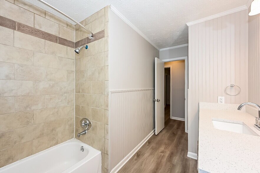 Building Photo - 185 Highland Dr