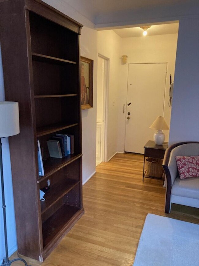 Building Photo - The Metz Apartments - 1 bedroom