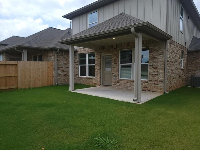 Building Photo - 1007 Tillman Ln