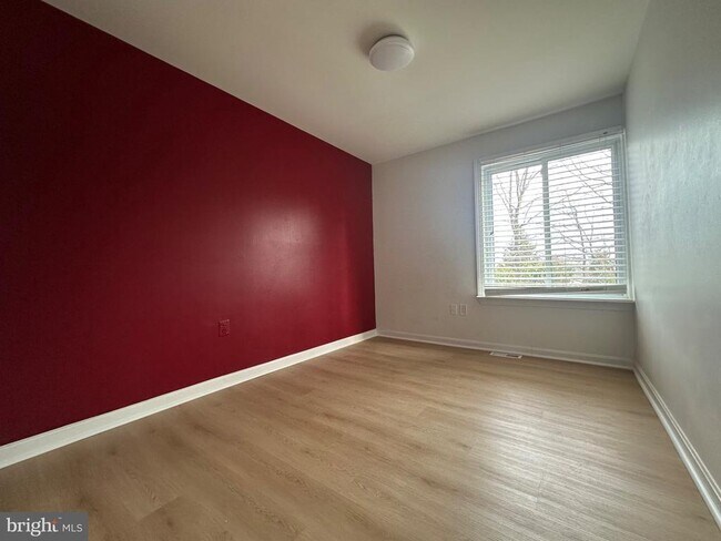 Building Photo - 8282 White Pine Dr