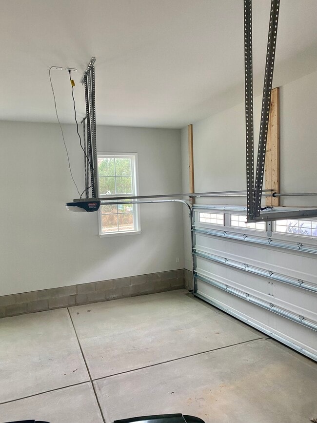 Building Photo - 586 The Parks Dr