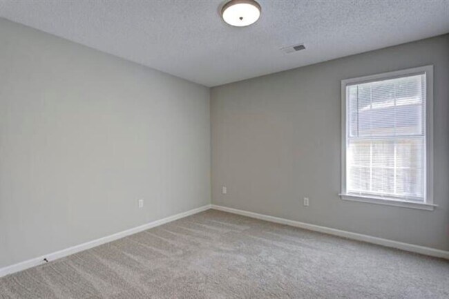 Building Photo - 6479 Stone Lake Dr