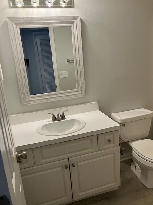 Building Photo - 719-I