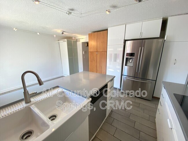 Building Photo - 218 W Rockrimmon Blvd