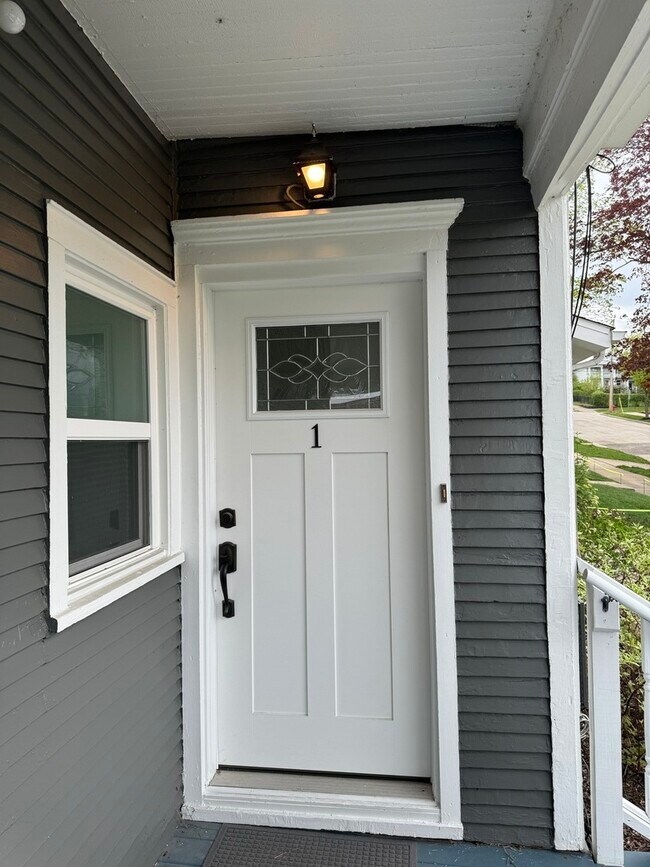 Building Photo - 103 S 4th St