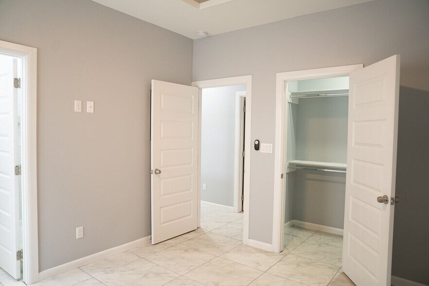 Building Photo - 1019 N Blair Ave