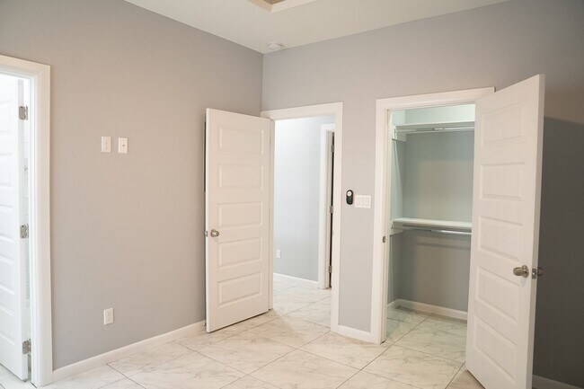 Building Photo - 1019 N Blair Ave