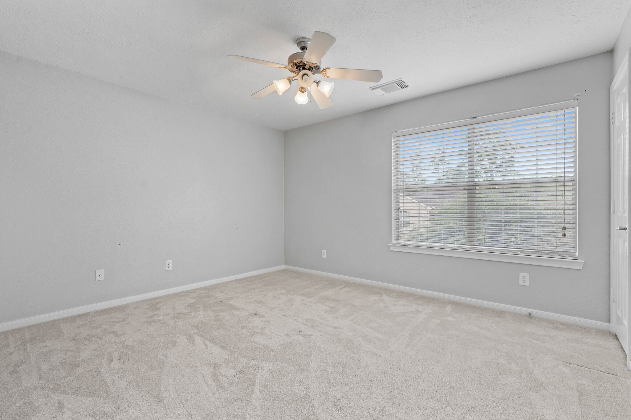 Building Photo - 42 Ebony Oaks Pl
