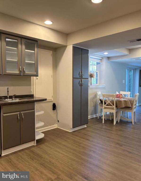 Building Photo - 9830 Meadow Valley Dr
