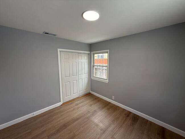 Building Photo - 10712 Vena Ave