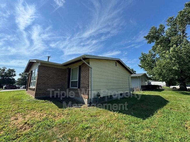 Building Photo - 690 Wiethaupt Rd