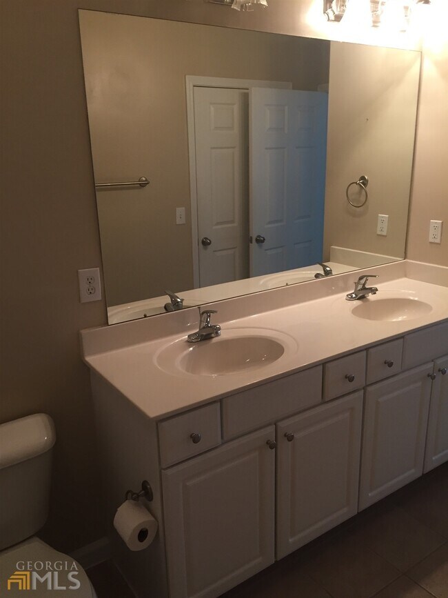 Building Photo - 1850 Cotillion Dr