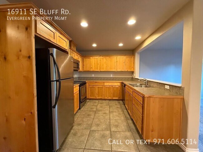 Building Photo - 16911 SE Bluff Rd
