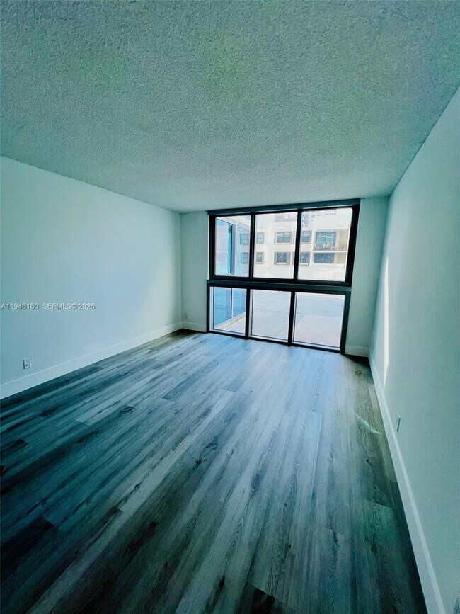 Building Photo - 2655 Collins Ave