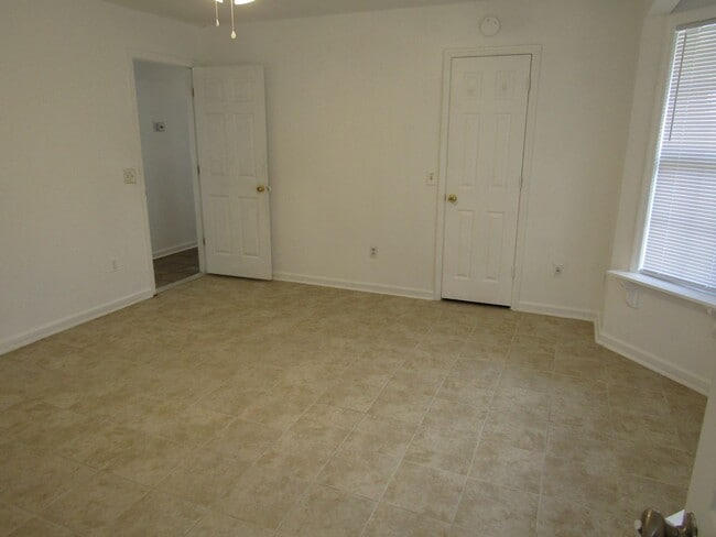 Building Photo - 1087 Desert Shield St