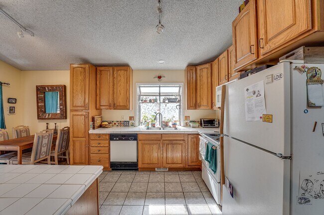 Building Photo - 4 bed, 2 bath Home in Central Fort Collins