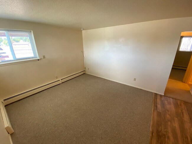 Building Photo - Downstairs Two Bedroom Apt in Bayfield