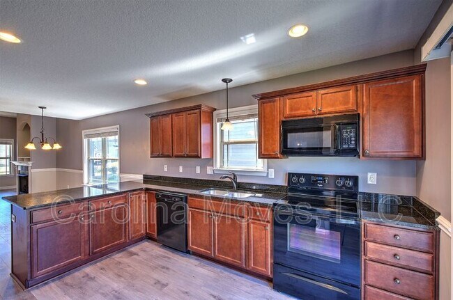 Building Photo - 415 Aniken Cir