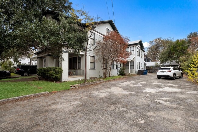 Building Photo - Modern Duplex in Monte Vista!