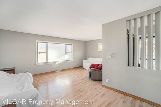Building Photo - 3 br, 1.5 bath House - 4218 Euclid