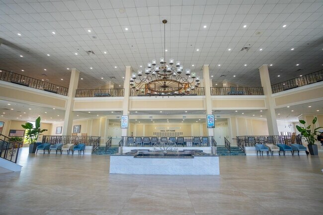 Building Photo - 3058 Cambridge C