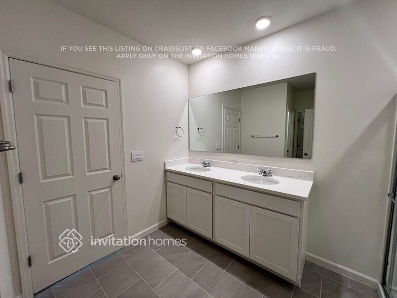 Building Photo - 9667 Seaspray Dr
