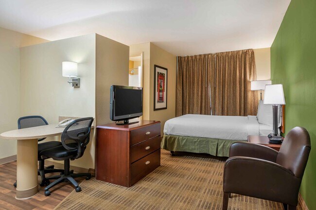 Building Photo - Furnished Studio-Indianapolis - Northwest - I-465