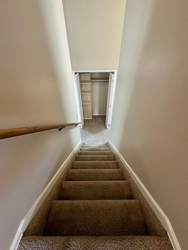 Building Photo - 4 Bedroom Home in Villa Loma-Available NOW