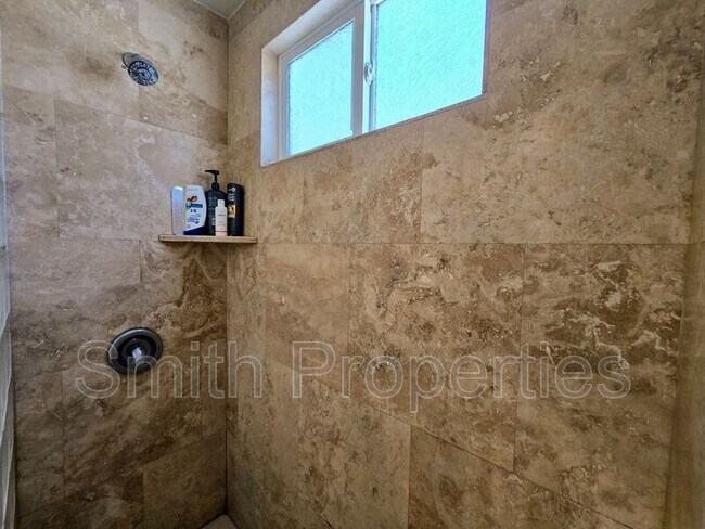 Building Photo - 320 Hermosa Ave