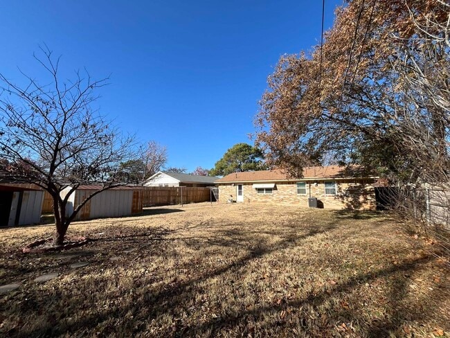 Building Photo - 4723 N Shore Dr