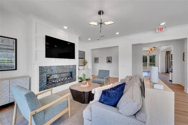 Building Photo - 10 American Ave