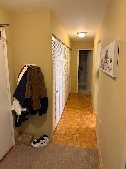 Building Photo - 893 Farmington Ave