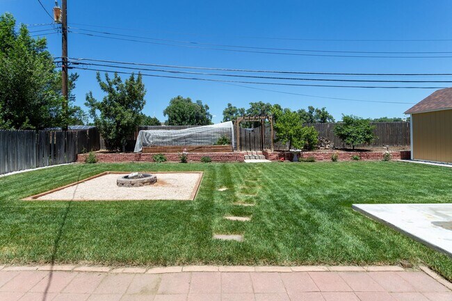 Building Photo - Charming 3BR Home with Updated Amenities &...
