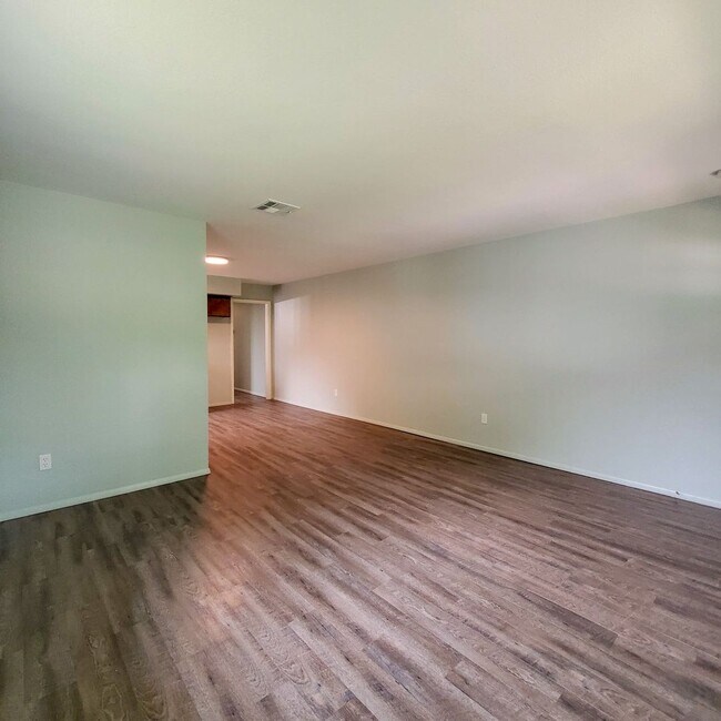 Building Photo - 1117 E Parker St