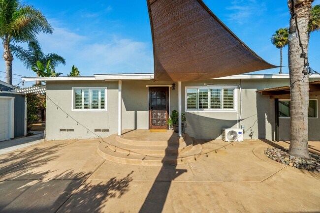 Building Photo - Imperial Beach House Stunning  2 bed /1 bath Duplex w Garage, Yard, + A/C