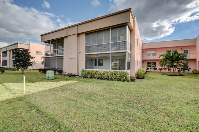 Building Photo - 548 Flanders L