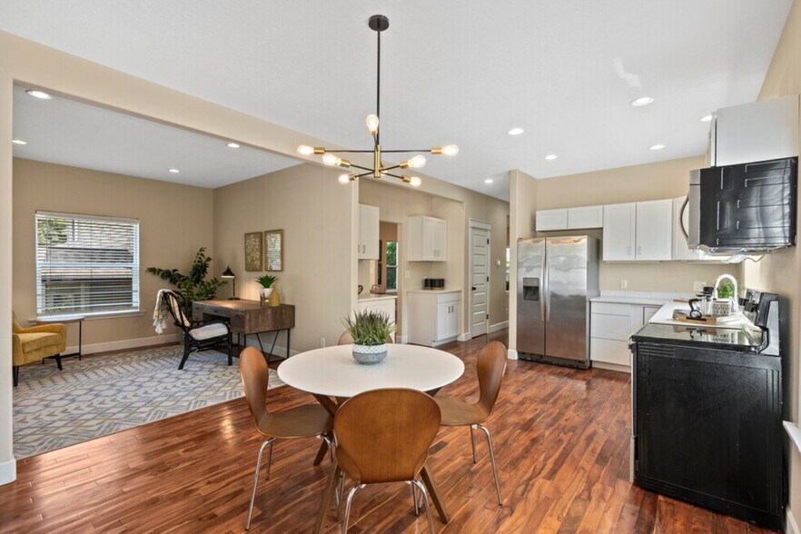 Building Photo - 7321 NE 8th Ave