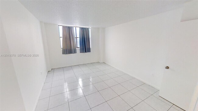 Building Photo - 210 174th St