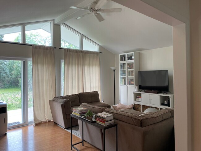 Building Photo - 4706 E Dartmouth Ave