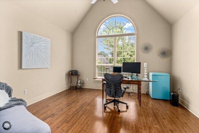 Building Photo - 5106 S Sloan Cir