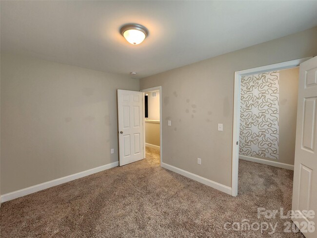 Building Photo - 2520 Ashe Ave