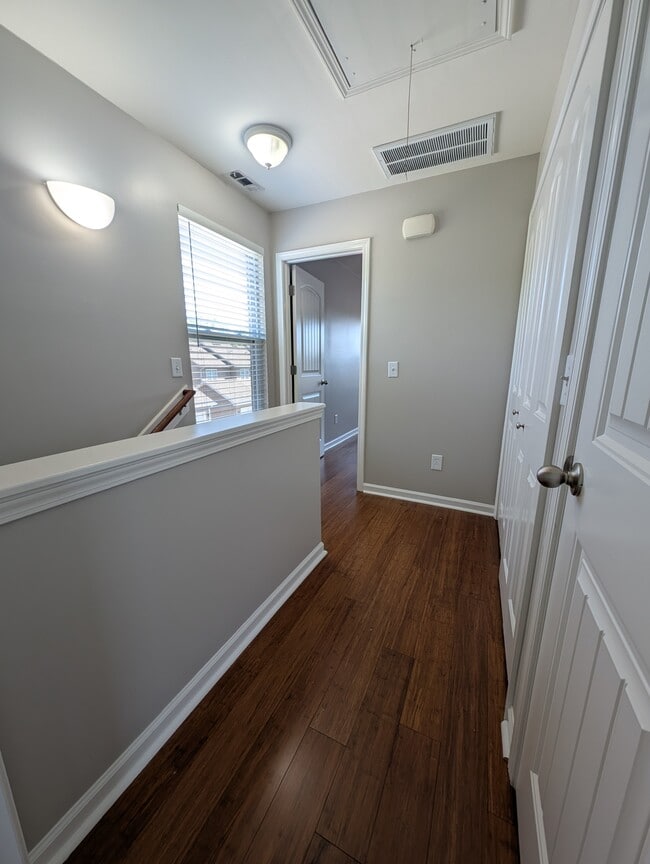 Building Photo - 1438 Riverbrook Dr
