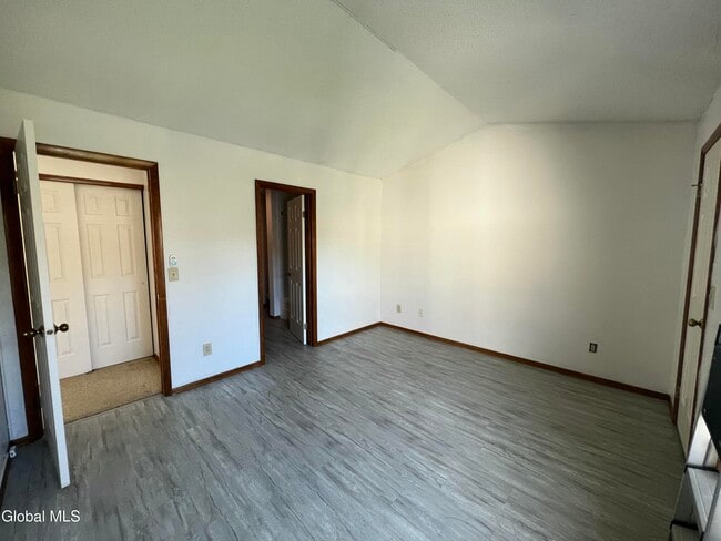 Building Photo - 4607 Foxwood Dr S