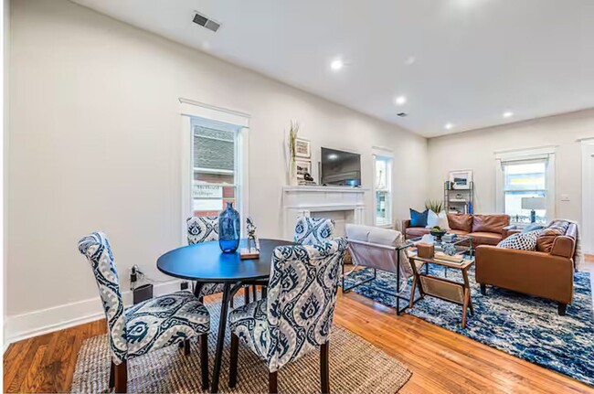 Building Photo - Charming 2 Bedroom 1 Bath Home