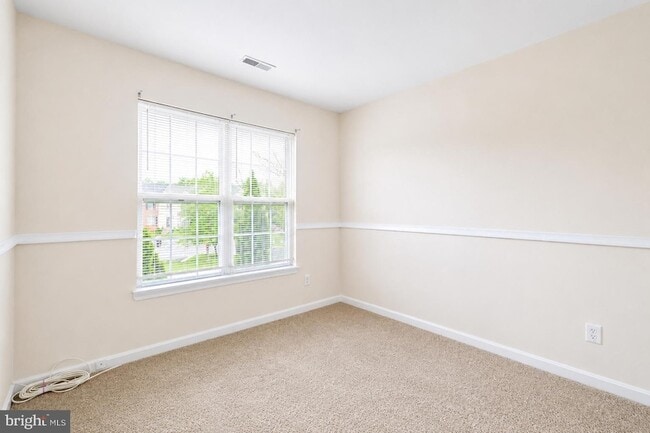 Building Photo - 638 Villager Cir