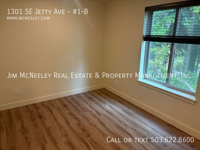 Building Photo - 1301 SE Jetty Ave