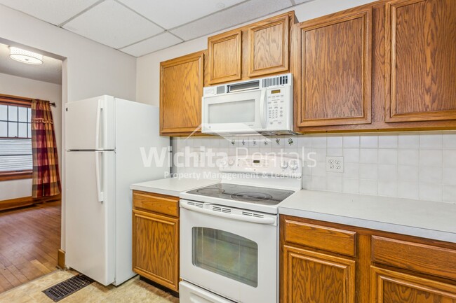 Building Photo - 2 bedroom duplex - College Hill